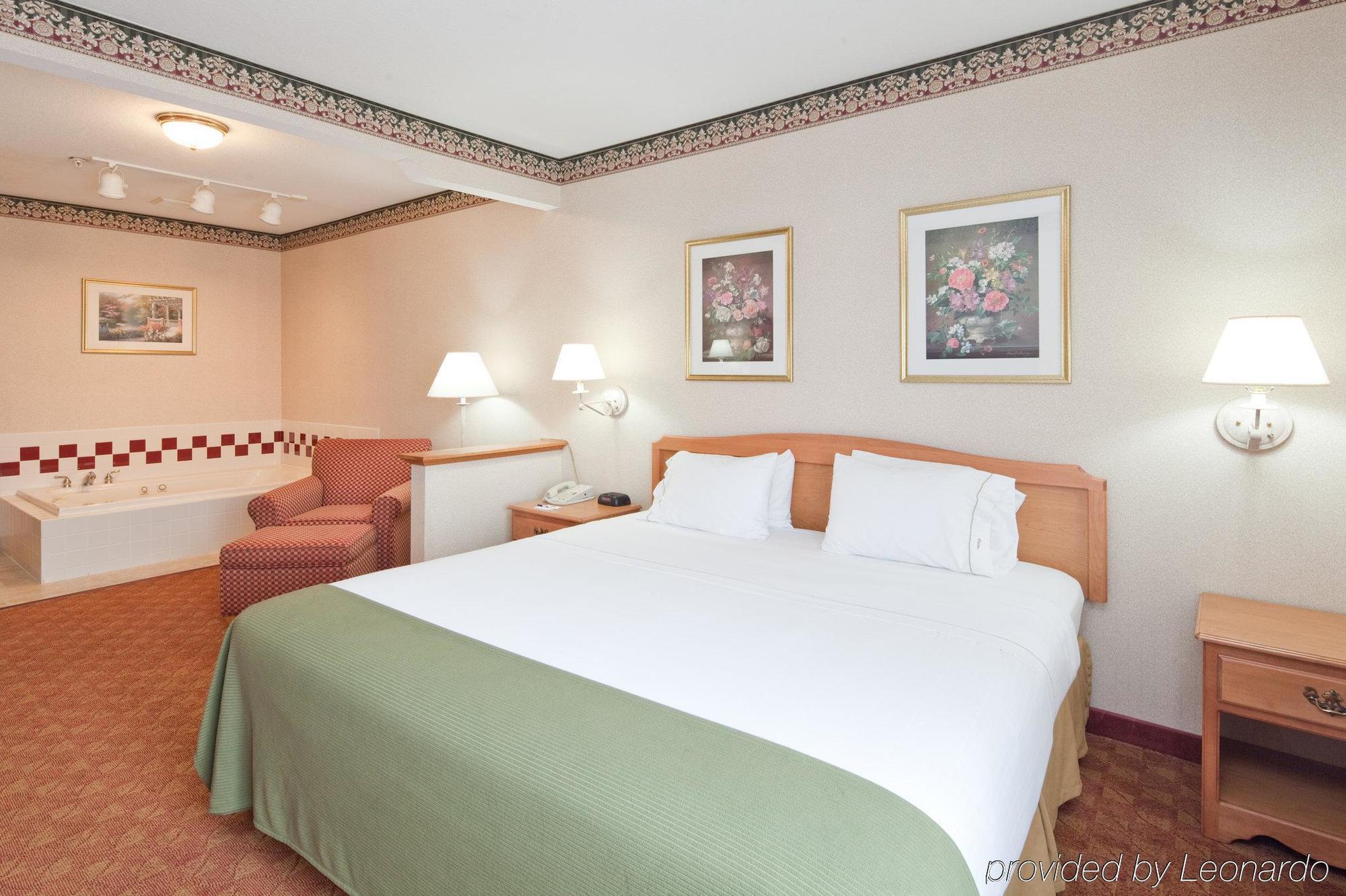 Holiday Inn Express Hotel & Suites Wauseon By Ihg Rom bilde