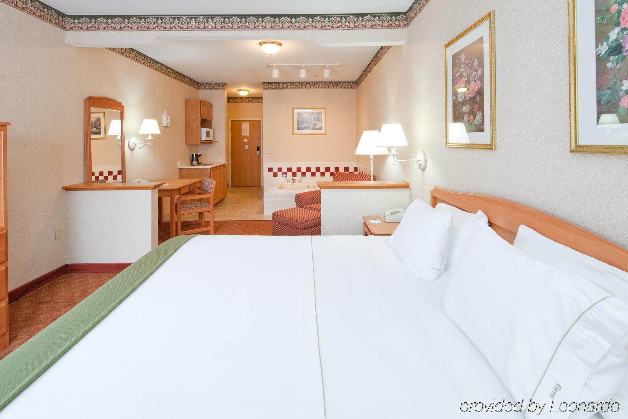 Holiday Inn Express Hotel & Suites Wauseon By Ihg Rom bilde